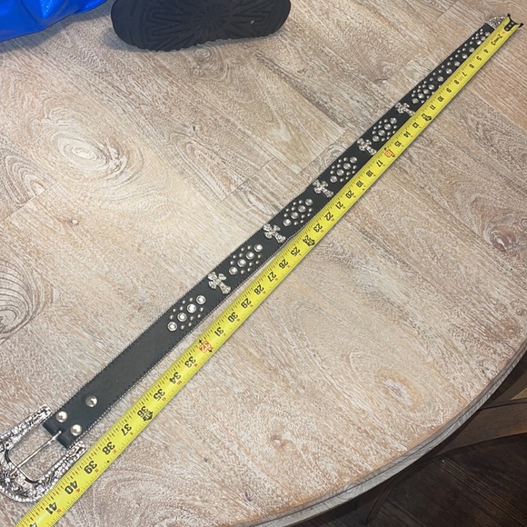 Cross studded embellished unisex black leather belt. Cross design. - Picture 6 of 8